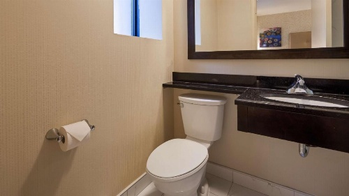 Best Western Plus Montreal Downtown-Hotel Europa image 1