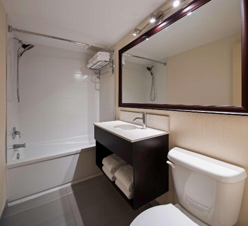 Best Western Plus Montreal Downtown-Hotel Europa image 2